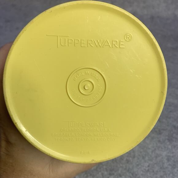 Goldenrod Yellow Tupperware Canister Container 6.25 High 5 Diameter Vintage USA - Picture 5 of 10